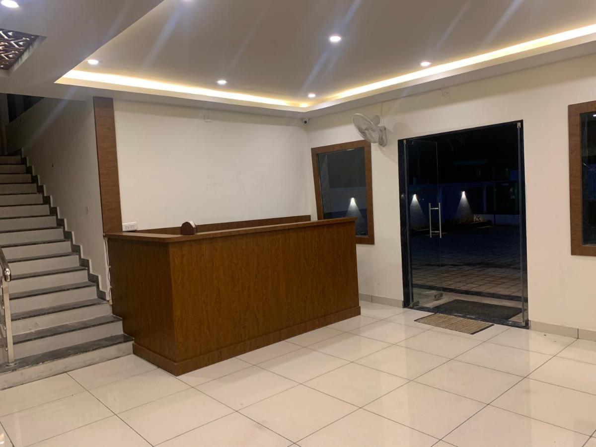 Hotel Airport City Dod Jala 外观 照片